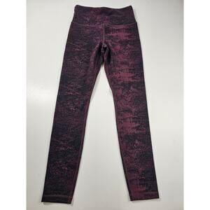Athleta Elation Glades 7/8 Tight Leggings in Red
Black size Small cute gym warm
